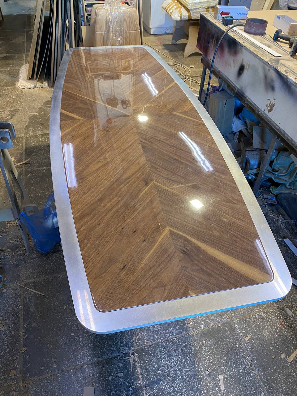 мебель из нержавеющей стали для ресторана Anchovy’s Club