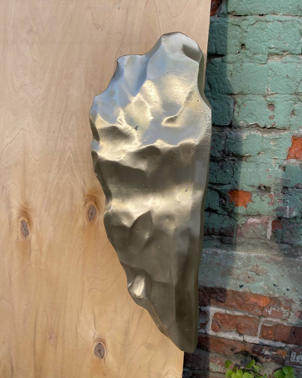 Ресторан Charlie: Изящество Металла и Дерева