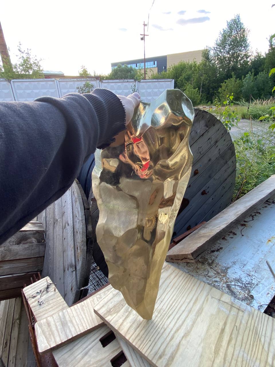 Ресторан Charlie: Изящество Металла и Дерева