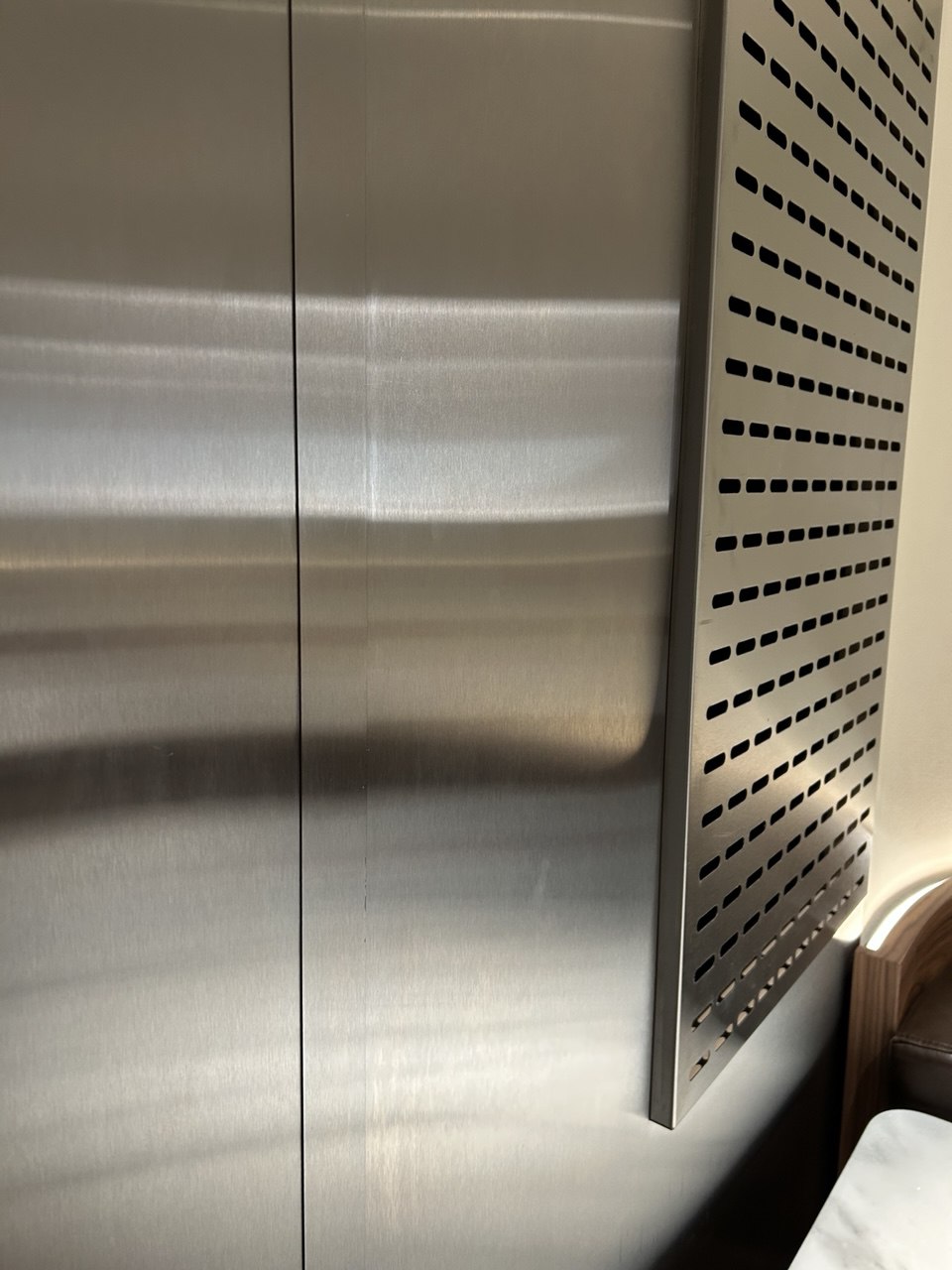 стальная оболочка печи в ресторане Atlantica