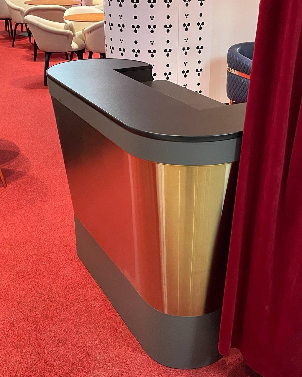 Отделка нержавеющей сталью в фудкорте "Депо 3 вокзала"