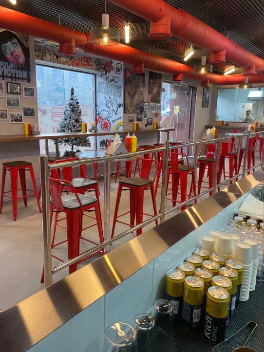 отделка шлифованной  нержавеющей сталью интерьера бистро ШМАК