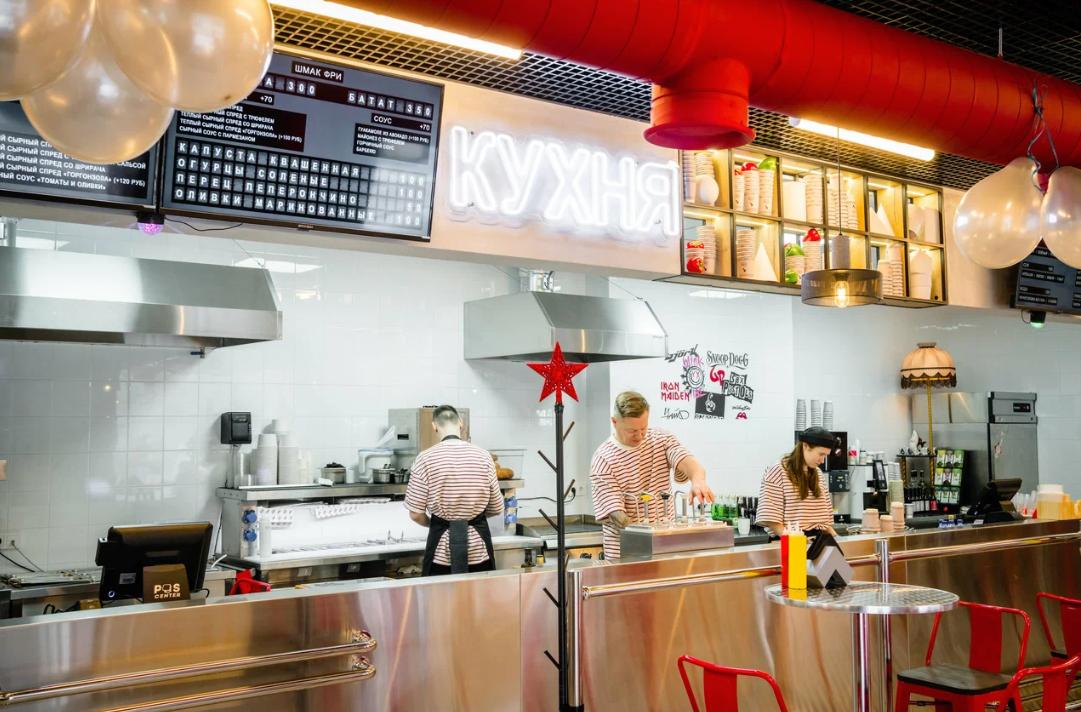 отделка шлифованной  нержавеющей сталью интерьера бистро ШМАК